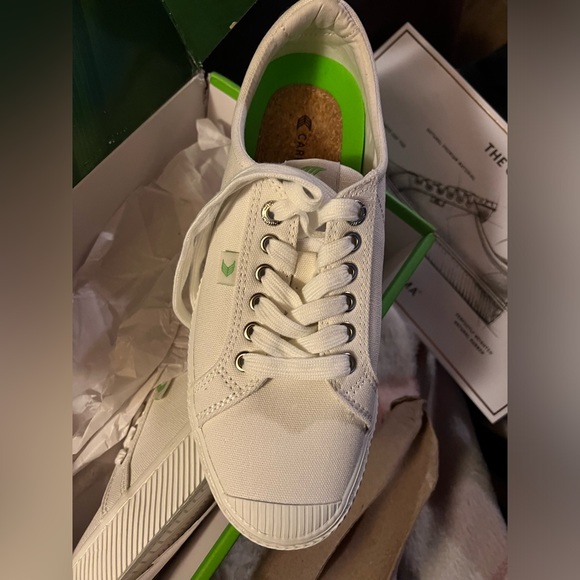 NEW Cariuma Oca Low Top Skate Sneaker Casual Shoes Lace Up Canvas White W 9.5 - Picture 2 of 5